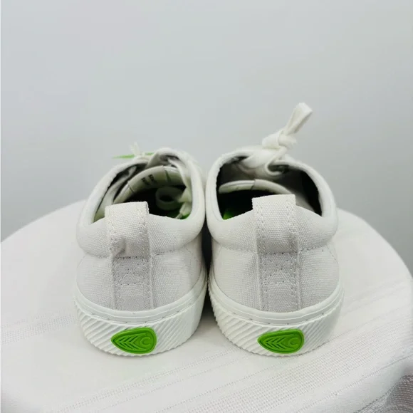 Cariuma White Canvas Low-Top Sneakers, Eco Friendly Shoes Size Women 10, Men 8.5 - Picture 4 of 7